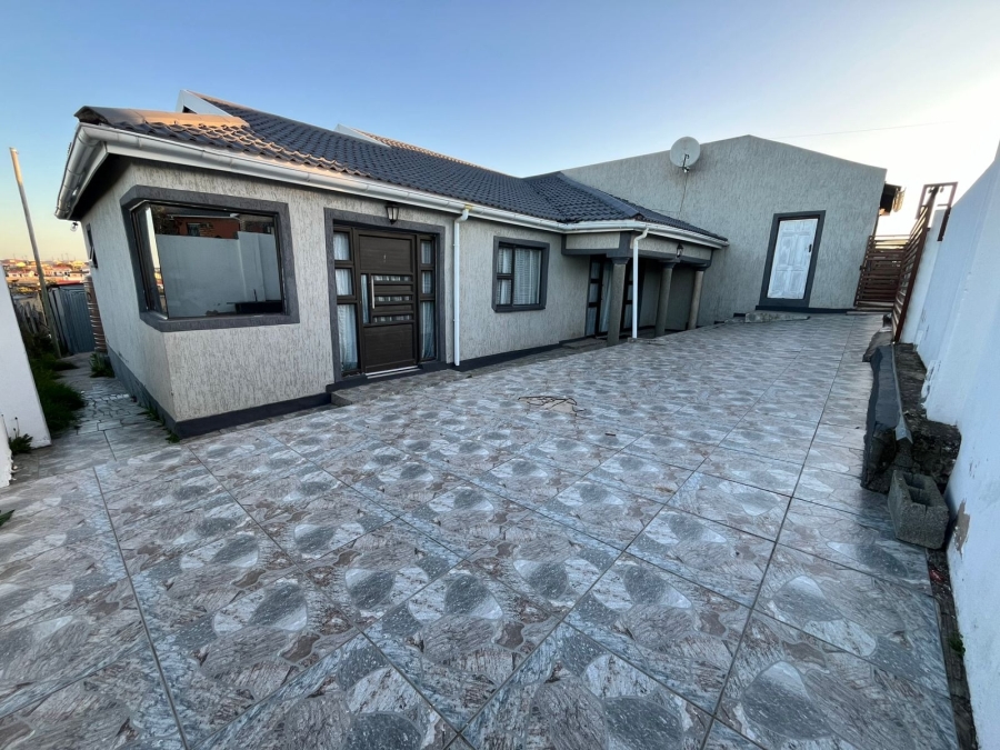 5 Bedroom Property for Sale in Mdantsane Eastern Cape